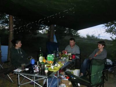 Скромно посидели