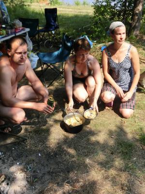 Кому первую чашечку?